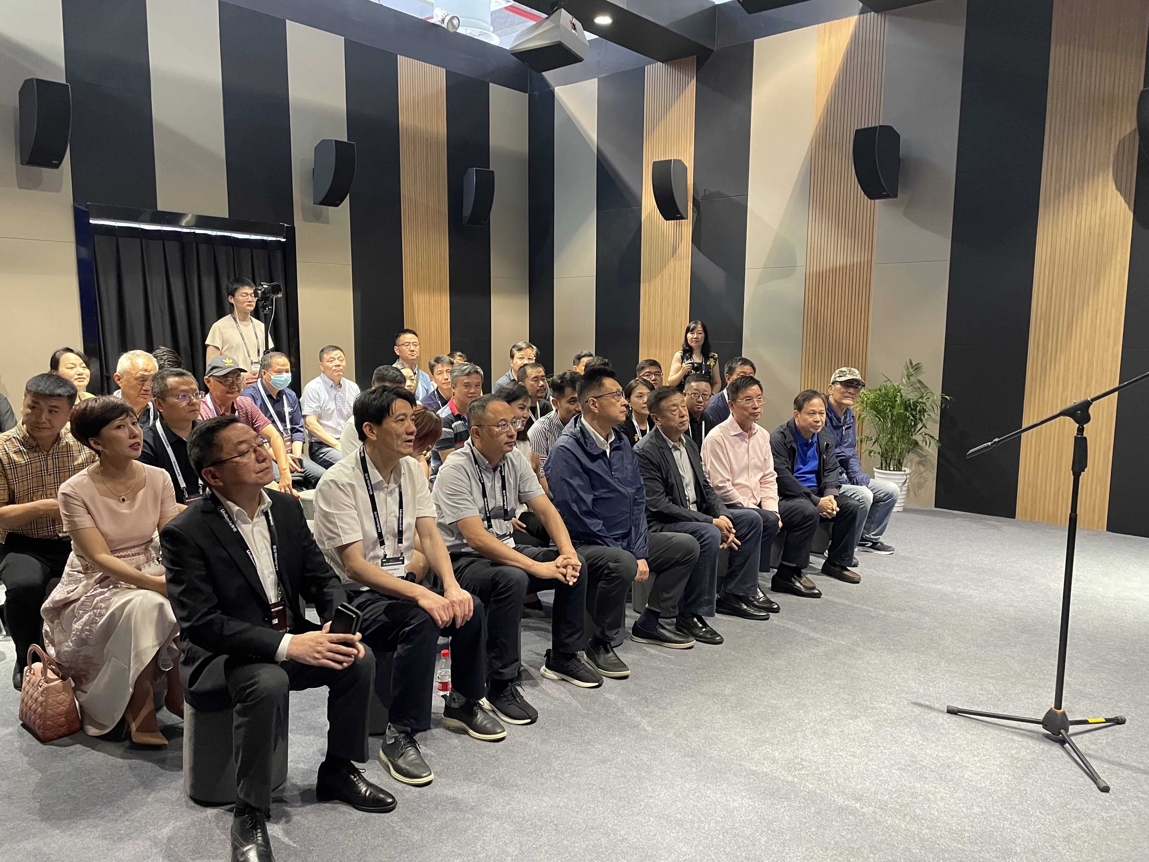 展會(huì)報(bào)道|影王推出國際先進(jìn)4.0直視顯示LED全景聲數(shù)字影院解決方案