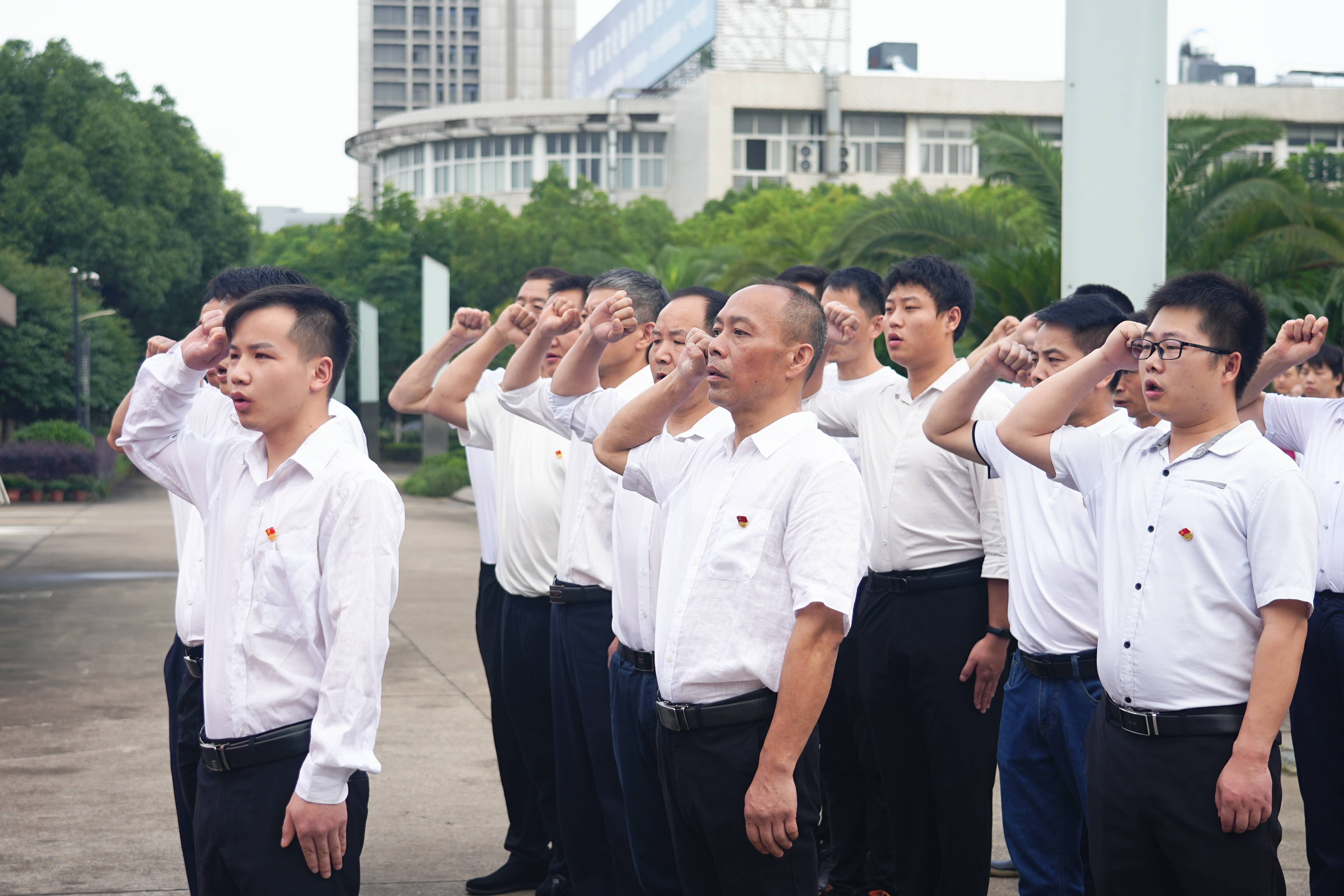 弘揚愛國主義精神，音王慶賀黨的生日